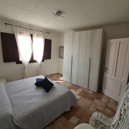 Holiday home Giolet's House